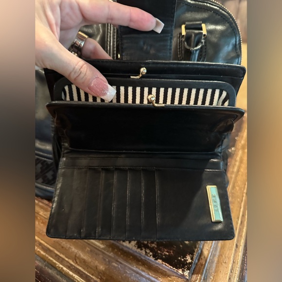 Gorgeous L.A.M.B by Gwen Stefani Bowler Bag and Wallet Set - Picture 5 of 16